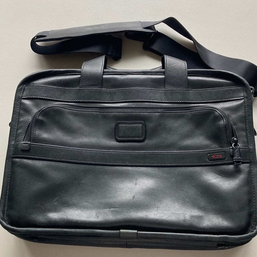 TUMI Briefcase Black Leather Messenger Shoulder Laptop Bag T-pass Travel w/Strap